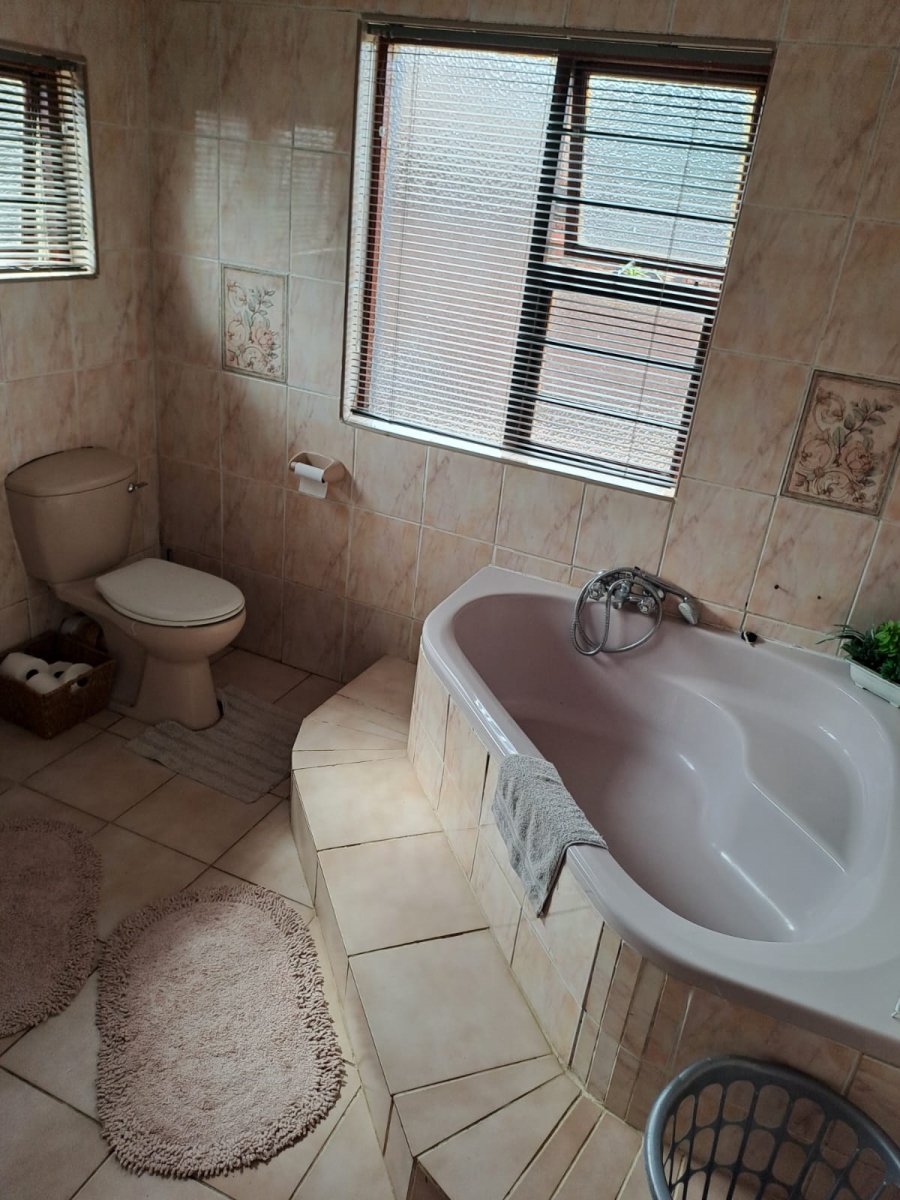 4 Bedroom Property for Sale in Seavale Eastern Cape